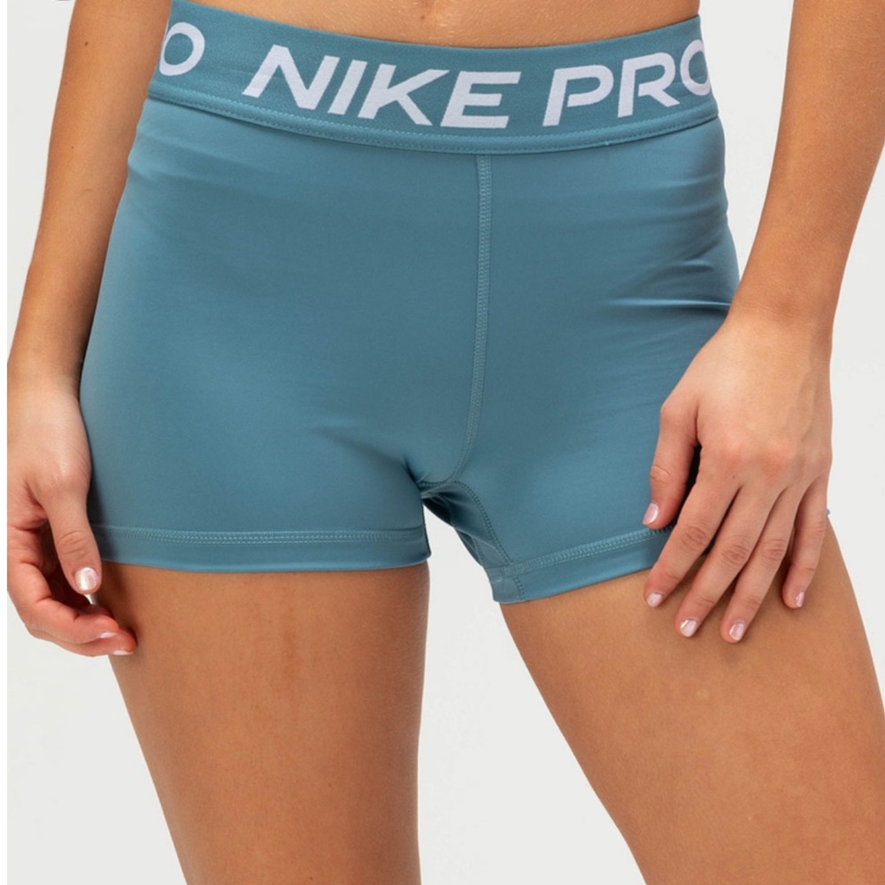 Nike Pro 2.5” compression shorts